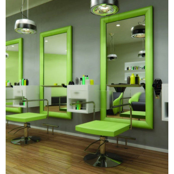 Puestos de peinado Glass con espejos y sillones de acento verde