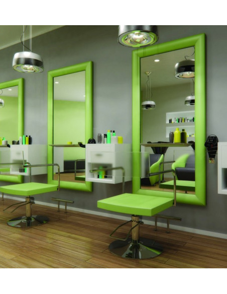 Puestos de peinado Glass con espejos y sillones de acento verde